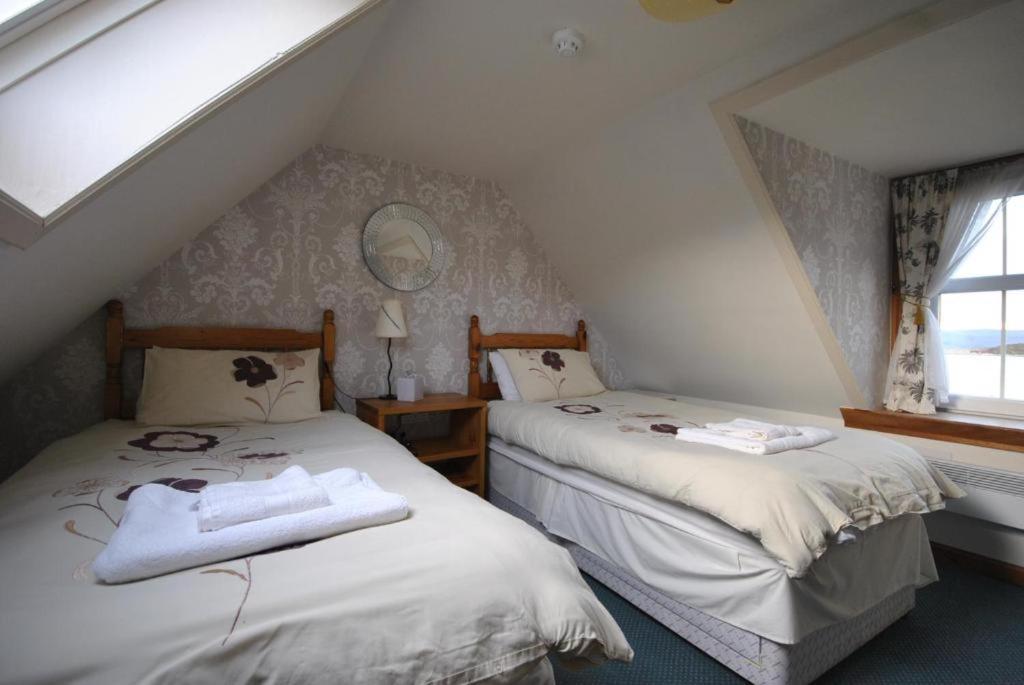 Saucy Mary'S Hostel Kyleakin Bagian luar foto