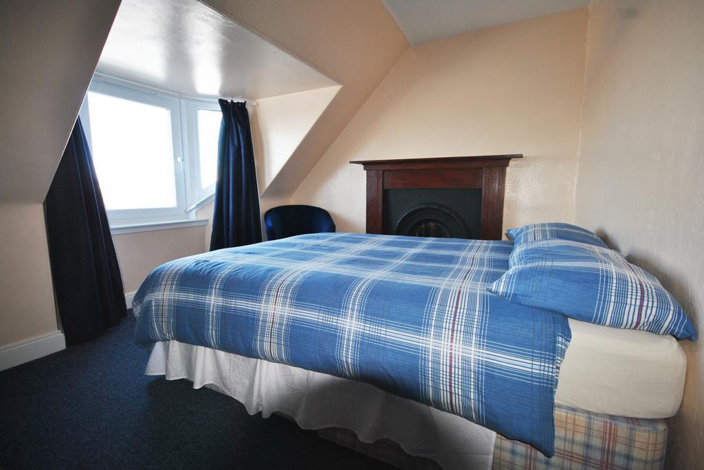 Saucy Mary'S Hostel Kyleakin Bagian luar foto