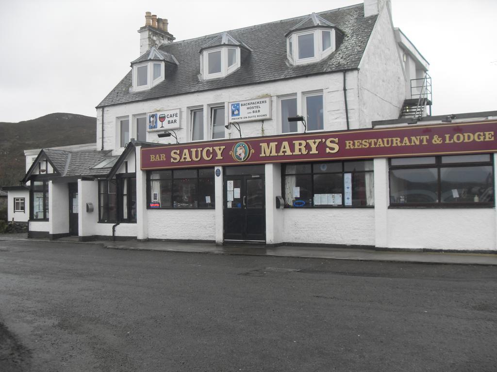 Saucy Mary'S Hostel Kyleakin Bagian luar foto
