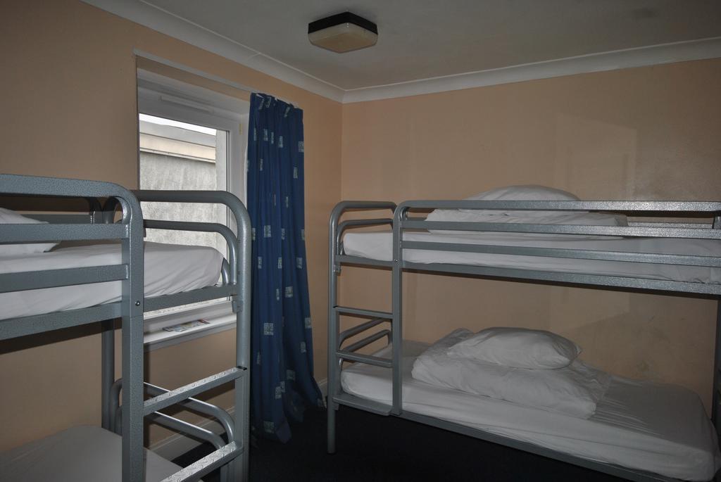 Saucy Mary'S Hostel Kyleakin Bagian luar foto